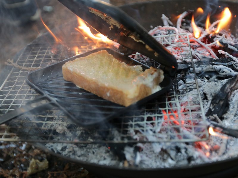 ホットサンドメーカーで焼くパン